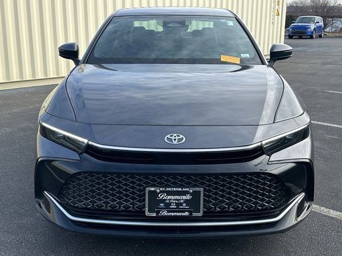 Used 2023 Toyota Crown image 2