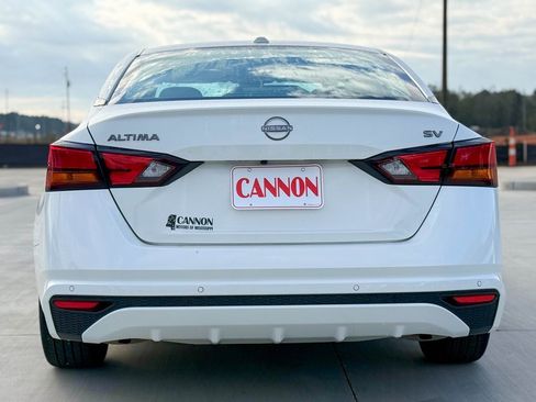 Used 2024 Nissan Altima 2.5 SV image 11