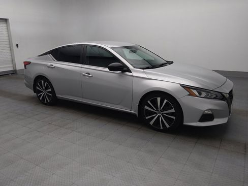 Used 2019 Nissan Altima 2.5 SR FWD image 11
