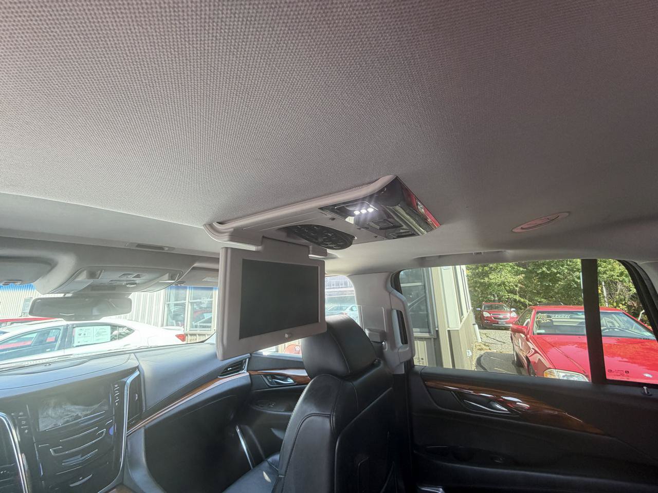 Used 2015 Cadillac Escalade Luxury AWD/4WD image 11