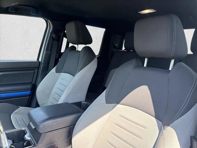 Certified 2025 Toyota Tacoma TRD Off-Road AWD/4WD image 20