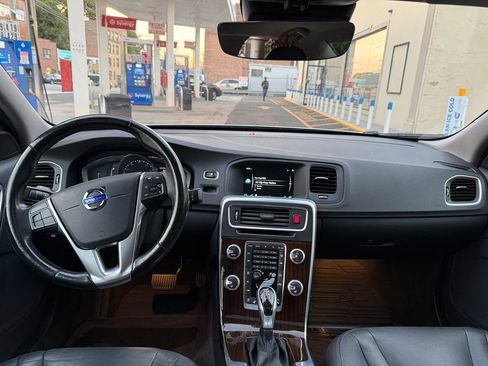 Used 2016 Volvo S60 T5 Premier w/ Climate Package image 21