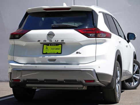 Used 2024 Nissan Rogue SL w/ SL Premium Package FWD image 4