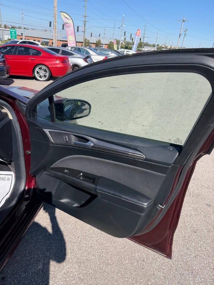 Used 2017 Ford Fusion SE w/ Equipment Group 201A FWD image 28
