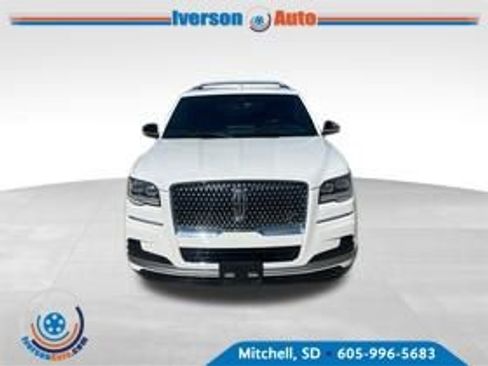 Used 2023 Lincoln Navigator L Reserve AWD/4WD image 3