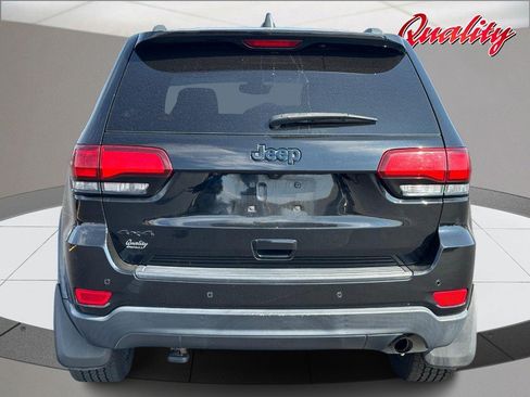 Used 2018 Jeep Grand Cherokee Laredo AWD/4WD image 4