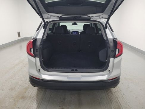 Used 2022 GMC Terrain SLE w/ Driver Convenience Package image 19