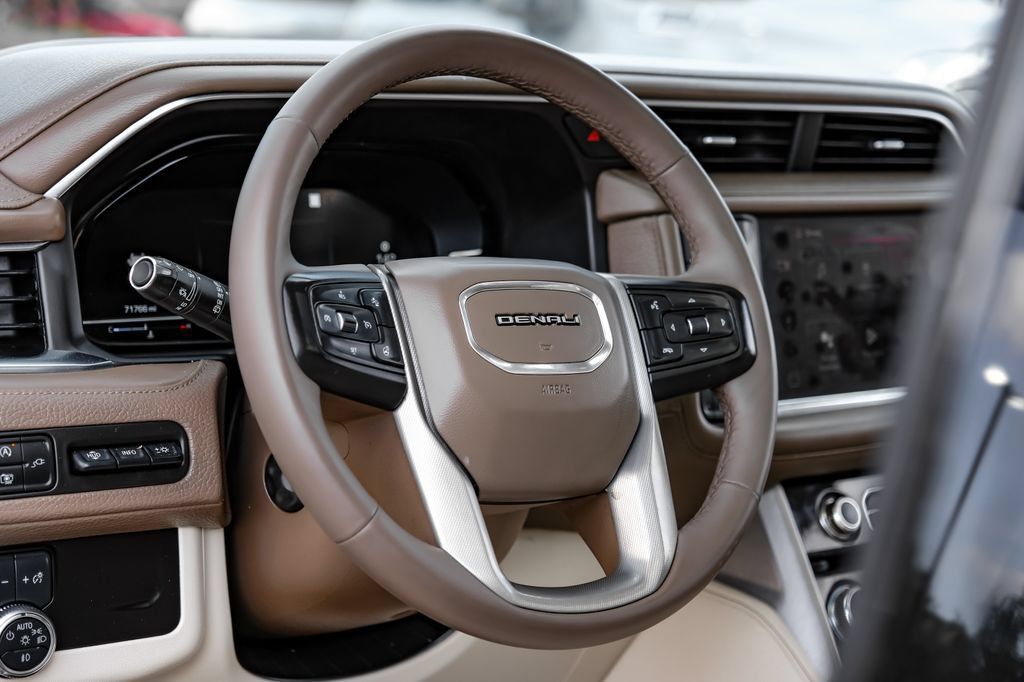 Used 2022 GMC Yukon Denali AWD/4WD image 14