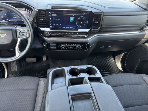 Used 2024 Chevrolet Silverado 1500 LT w/ Z71 Off-Road Package AWD/4WD image 11