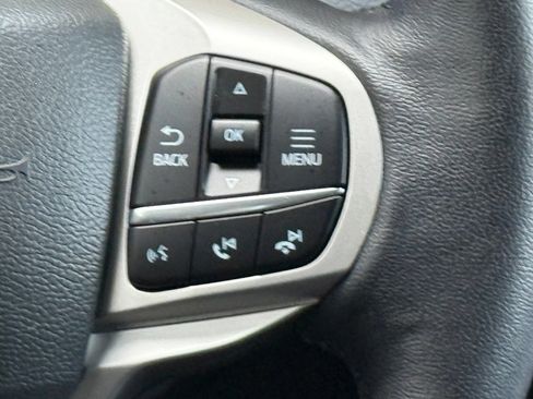 Used 2022 Ford Explorer XLT w/ Equipment Group 202A AWD/4WD image 32