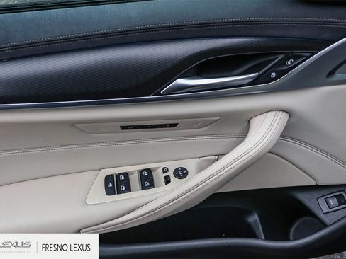 Used 2022 BMW 530e w/ M Sport Package image 23