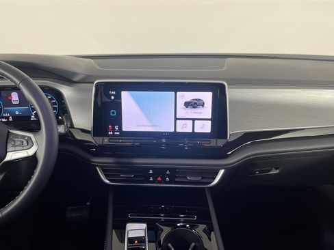 Certified 2025 Volkswagen Atlas Cross Sport SE image 14