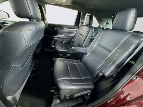 Used 2017 Toyota Highlander XLE image 18