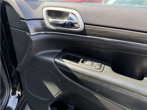 Used 2019 Jeep Grand Cherokee Limited image 31