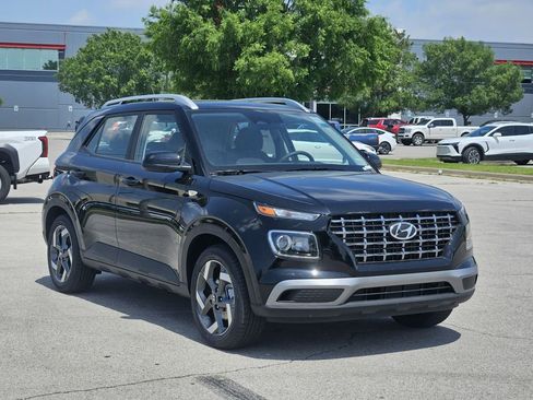 New 2026 Hyundai Venue SEL FWD image 3