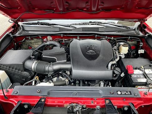 Used 2017 Toyota Tacoma SR5 AWD/4WD image 30