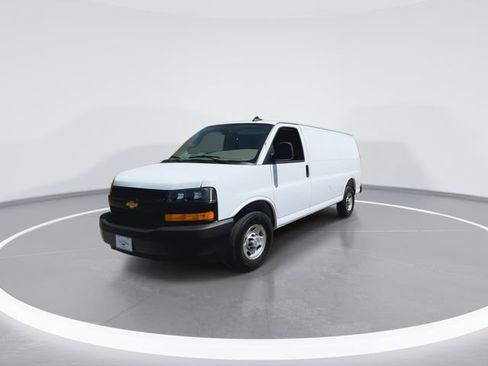 Used 2025 Chevrolet Express 2500 RWD image 5