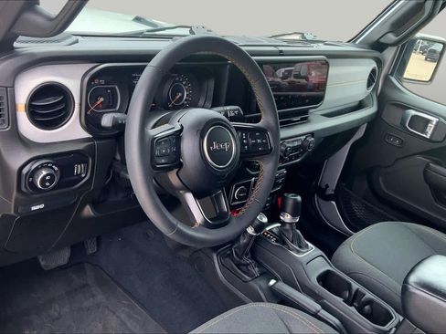 Used 2024 Jeep Gladiator Sport AWD/4WD image 33