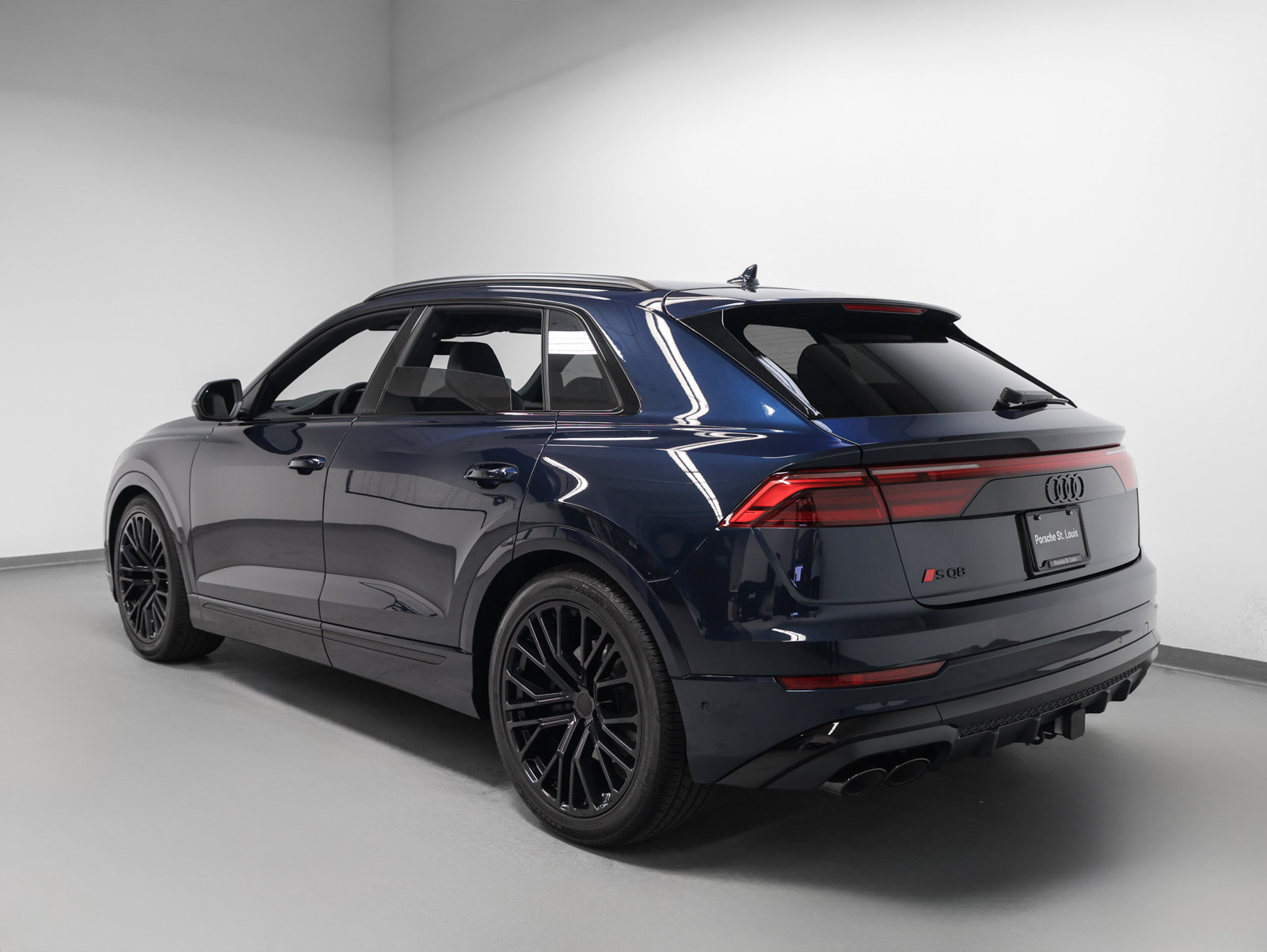 Used 2026 Audi SQ8 Premium Plus AWD/4WD image 3
