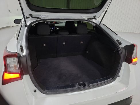 Used 2022 Toyota Prius L Eco image 5