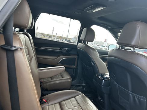 Used 2022 Kia Telluride SX w/ SX Prestige Package image 12