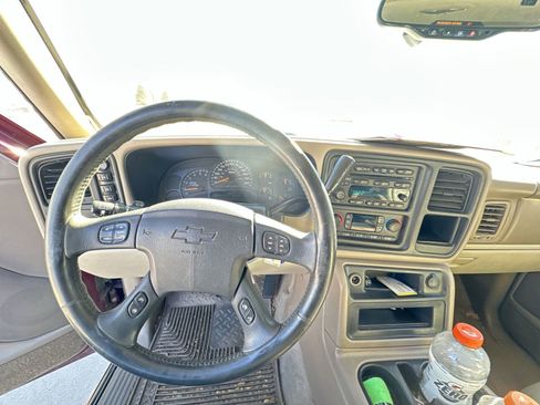 Used 2004 Chevrolet Suburban Z71 w/ Preferred Equipment Group image 11