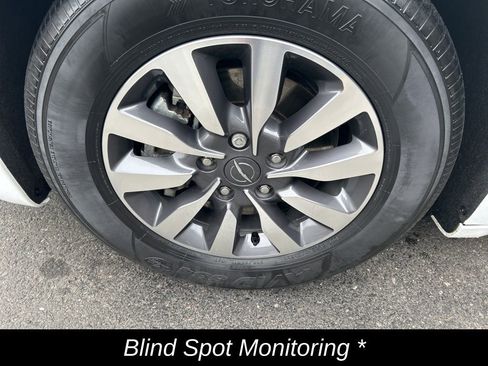 Used 2022 Chrysler Pacifica Touring-L FWD image 12
