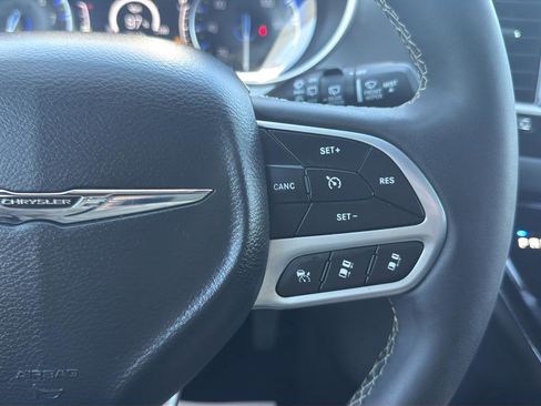 Used 2025 Chrysler Pacifica Select FWD image 21