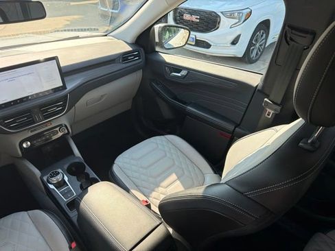 Used 2023 Ford Escape Platinum w/ Premium Technology Package AWD/4WD image 21