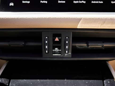 Used 2025 Porsche Cayenne AWD/4WD image 66