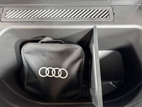 Used 2025 Audi Q6 e-tron Premium Plus image 28