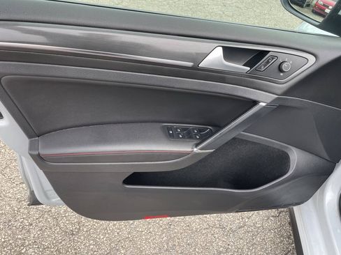 Used 2019 Volkswagen Golf 4-Door FWD image 19