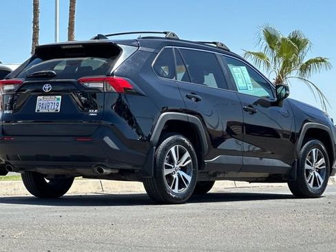 Used 2021 Toyota RAV4 XLE w/ Convenience Package AWD/4WD image 3