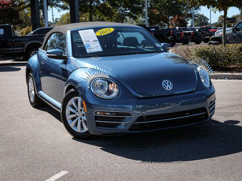 Used 2019 Volkswagen Beetle 2.0T S image 2