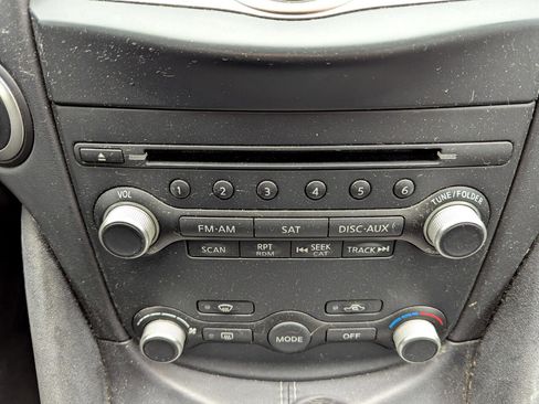 Used 2010 Nissan 370Z Touring w/ Sport Pkg image 23