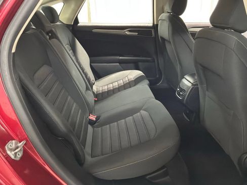 Used 2020 Ford Fusion SE FWD image 25