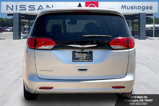 Used 2023 Chrysler Voyager LX FWD image 6