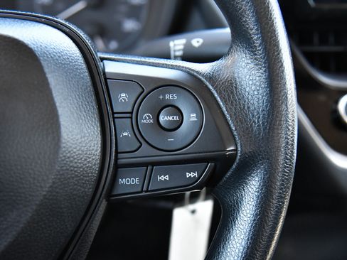 Used 2025 Toyota Corolla LE FWD image 29