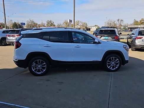 Used 2024 GMC Terrain SLT image 4