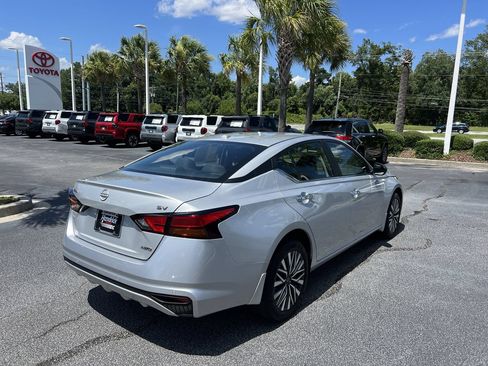 Used 2024 Nissan Altima 2.5 SV AWD/4WD image 10