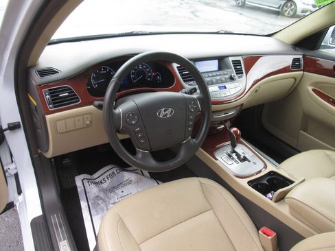 Used 2014 Hyundai Genesis 3.8 RWD image 16