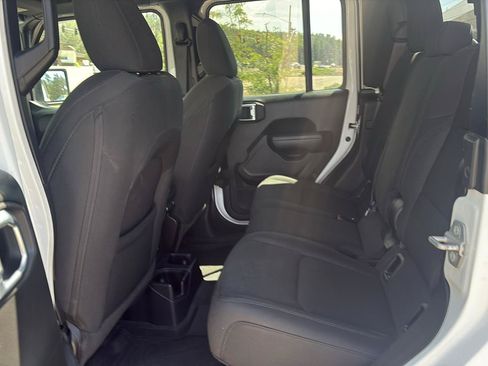 Used 2022 Jeep Gladiator Sport AWD/4WD image 10