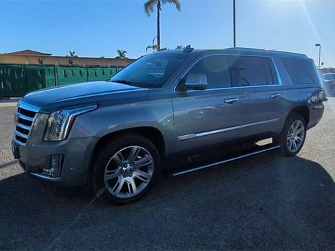 Used 2020 Cadillac Escalade ESV Premium Luxury image 4