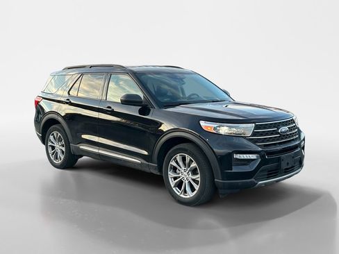 Used 2022 Ford Explorer XLT w/ Equipment Group 202A image 9