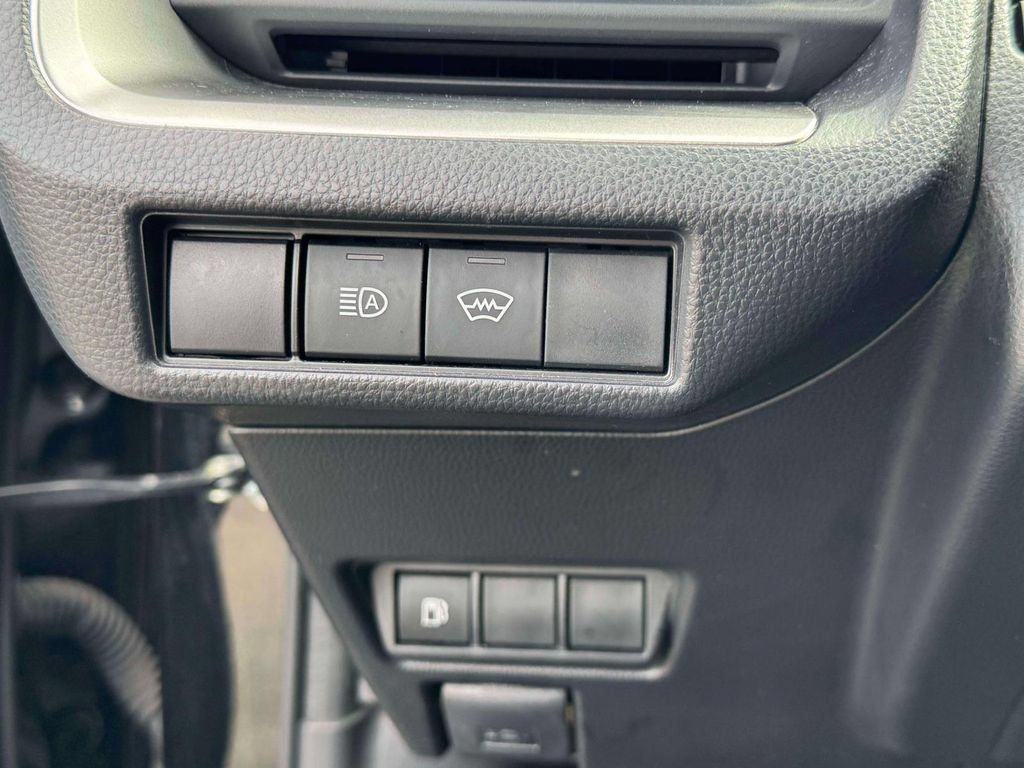 Used 2025 Toyota Prius LE FWD image 21