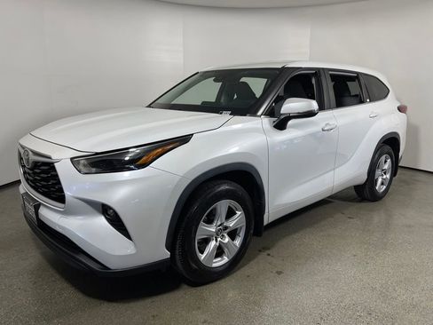 Certified 2023 Toyota Highlander LE image 7