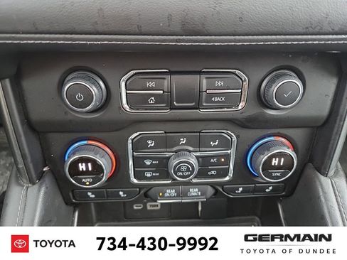 Used 2022 Chevrolet Suburban LT w/ LT Signature Package image 31