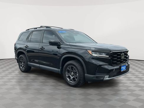 Certified 2025 Honda Pilot TrailSport image 1