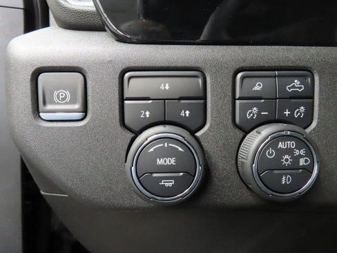 Used 2025 Chevrolet Silverado 2500 LT image 54