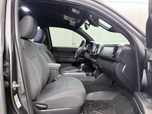 Used 2019 Toyota Tacoma TRD Off-Road w/ Technology Package AWD/4WD image 35